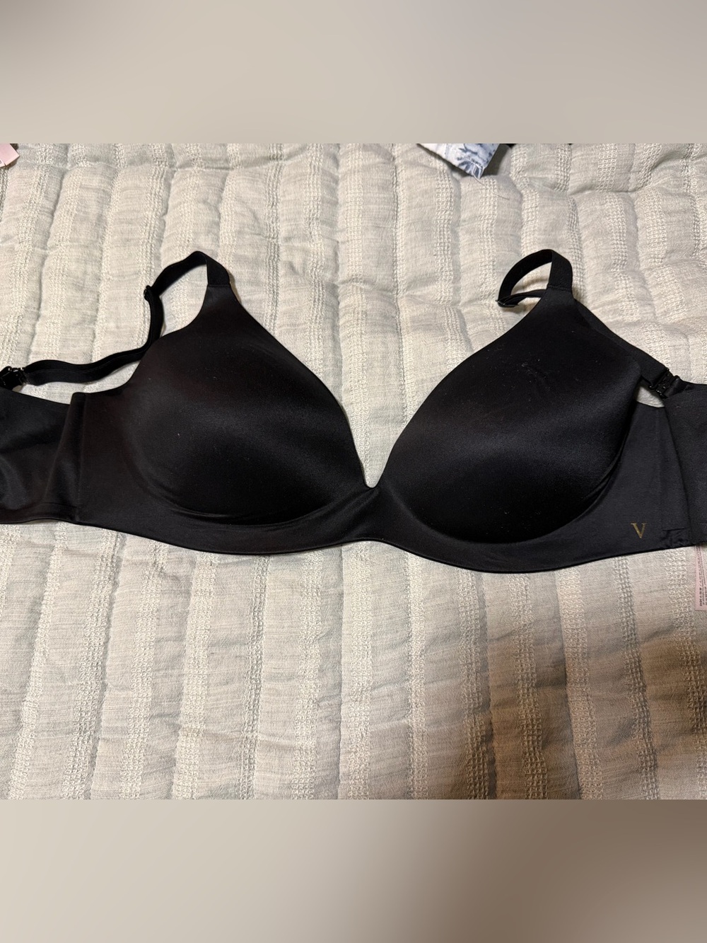 Victoria's Secret Smooth Black Molded T-Shirt Bra